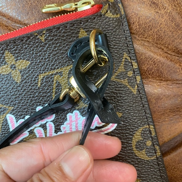 Lv Limited  edition Wrislet - Picture 15 of 15
